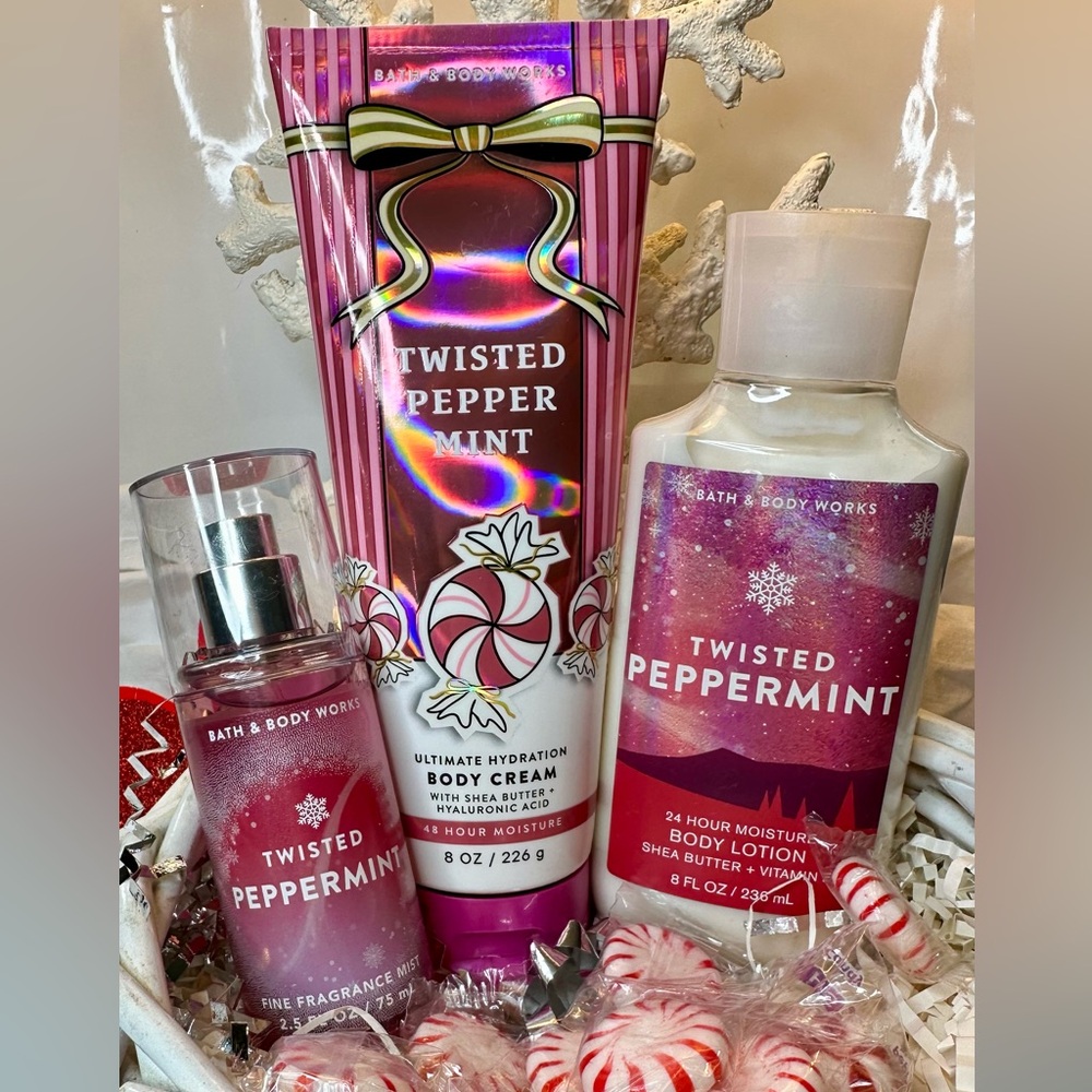 BATH & BODY WORKS TWISTED PEPPERMINT MOISTURE TRIO VALENTINE BASKET